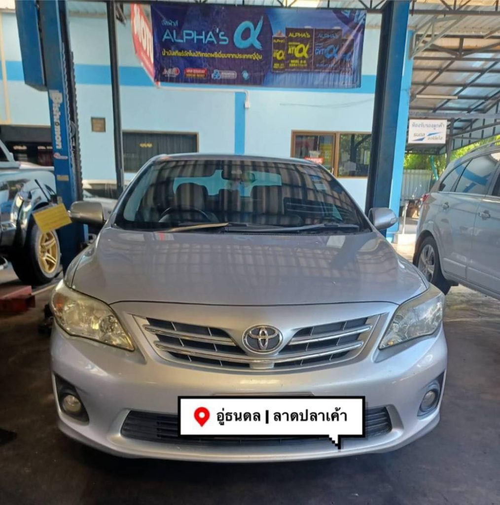 Toyota_Altis_เครื่องยนต์สั่นสะดุด ขณะใช้งานเบนซินและNGV สาเหตุส่วนหนึ่ง เกิดจาก วาวล์รถยนต์ที่ใช้งานหลายคันไม่เคยตรวจเช็ค และ ปรับตั้งวาวล์มาก่อน เพราะไม่ทราบว่าต้องตรวจเช็ควาวล์ หรือตั้งวาวล์จึงเป็นเหตุให้วาวล์ยัน วาวล์ห่าง วาวล์รั่วทำให้เกิดอาการวิ่งไม่ออกอืด เครื่องดัง รอบไม่นิ่ง เครื่องสั่นสะดุดกระตุก,เบาดับ เป็นทั้งแก๊ส และ น้ำมัน อย่าลืมนำรถที่คุณรัก เข้ารับบริการตรวจเช็ค ปรับตั้งวาวล์ ทุกๆ 4หมื่นกิโลเมตร ธนดลออโต้เซอร์วิส ซ่อมจบ หมดทุกปัญหา