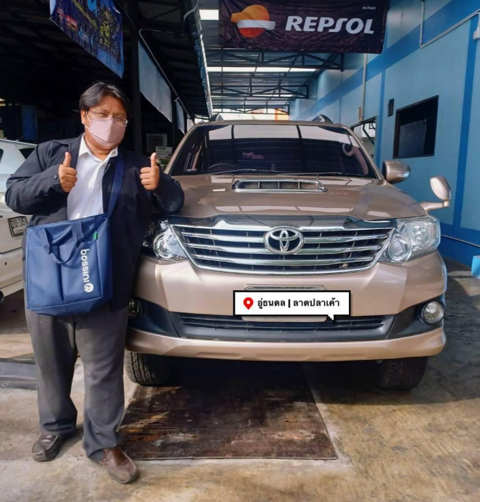 Toyota_Fortunerช่วงล่างมีเสียงดัง ขณะเจอทางขรุขระ สำหรับ Fortunerคันนี้ สาเหตุเกิดจากลูกหมากปีกนก บู๊ทปีกนก และ ลูกหมากกันโคลงเสื่อมสภาพ เลือกใช้อะไหล่แท้ในการซ่อมบำรุงหากท่านพบเสียงดัง หรือ อาการผิดปกติในขณะขับ เพื่อความปลอดภัย ในการใช้งานอย่าลืมนำรถเข้ารับบริการ ตรวจเช็คระบบช่วงล่างกันนะครับ ธนดล ออโต้เซอร์วิส ซ่อมจบหมดทุกปัญหา กว่า20ปีแห่งการบริการ#ช่างดลมาสเตอร์คาร์